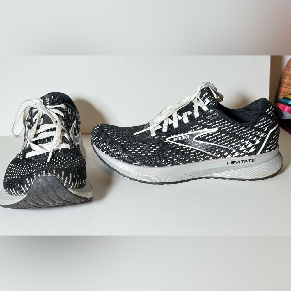 Brooks Levitate 5 Running Sneakers